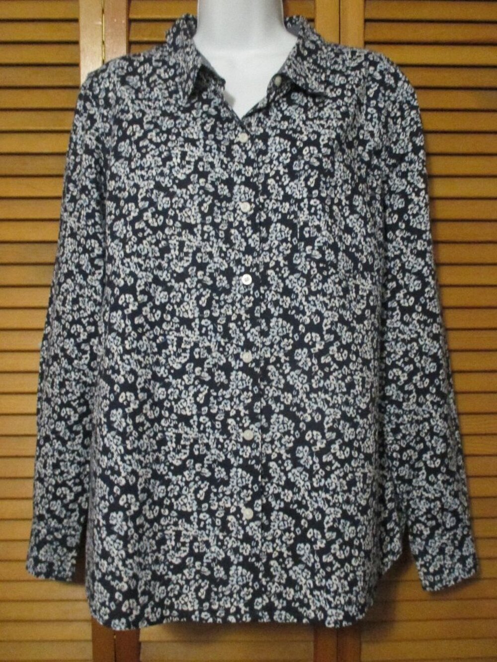 Tommy Hilfiger top/blouse button down roll up sleeves NAVY blue & white size L